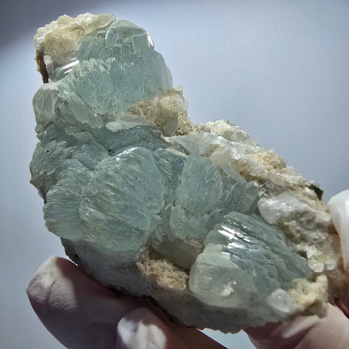 Prehnit Kugel, Quarz Spitzen auf Matrix Stufe Goboboseb, Namibia 100*47*29mm #12726
