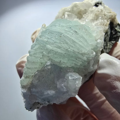 Prehnit Kugel, Calcit Würfel, Quarz auf Matrix Goboboseb, Namibia 76*43*27mm #12734