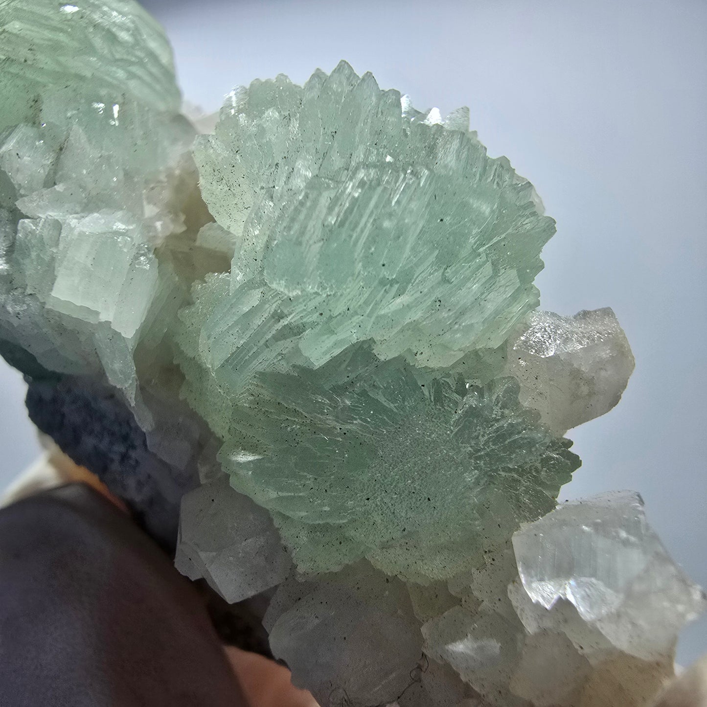 Prehnit Kugel, Calcit Würfel, Quarz auf Matrix Goboboseb, Namibia 72*45*34mm #12738