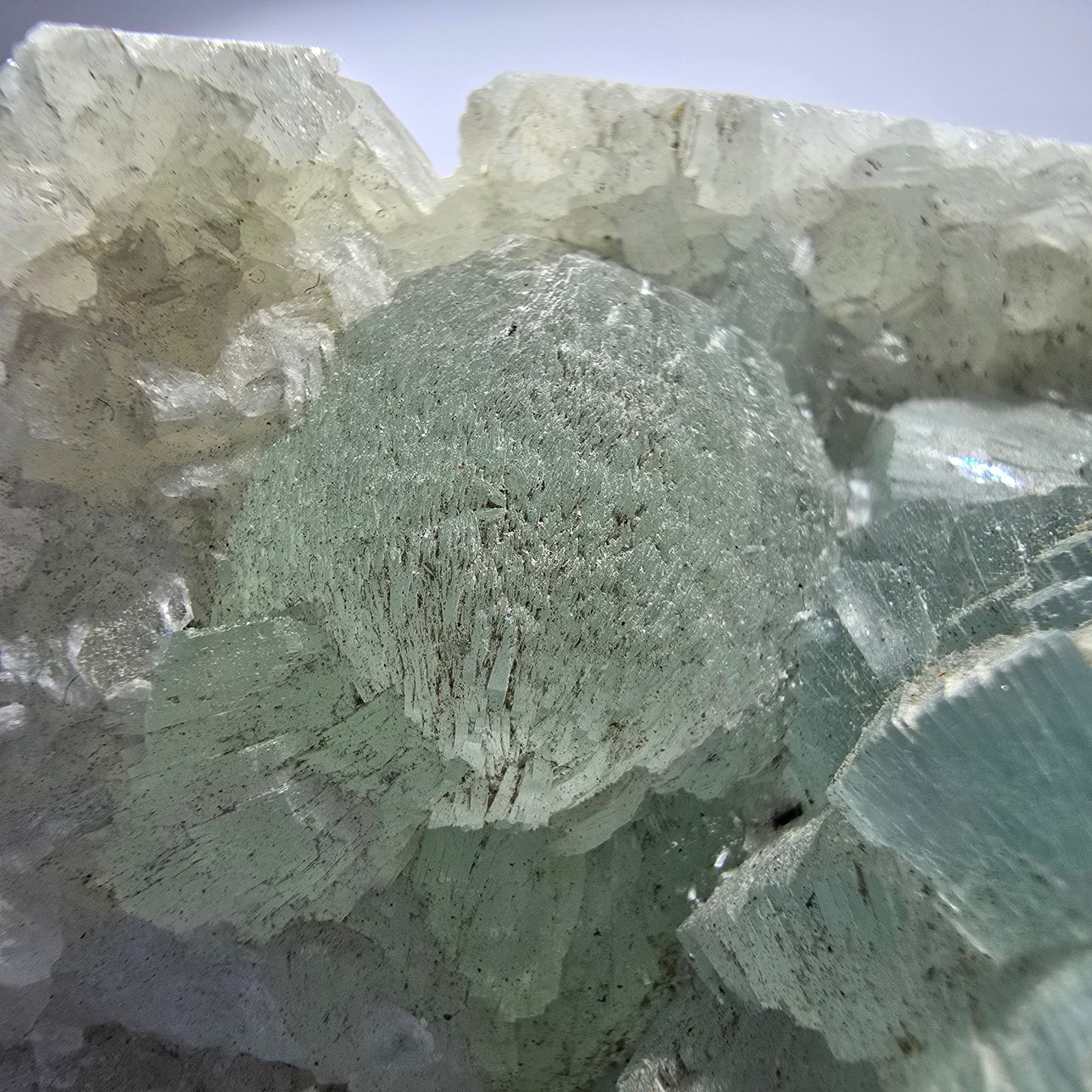 Prehnit Kugel, Quarz Spitzen auf Matrix Stufe Goboboseb, Namibia 68*52*38mm #12739