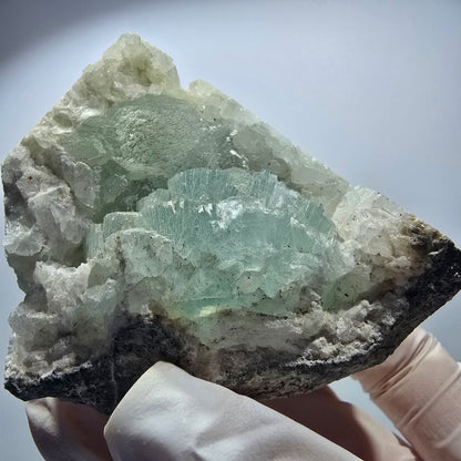 Prehnit Kugel, Quarz Spitzen auf Matrix Stufe Goboboseb, Namibia 68*52*38mm #12739