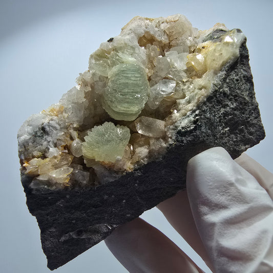Prehnit Kugel, Calcit Würfel, Quarz auf Matrix Goboboseb, Namibia 82*52*30mm #12740