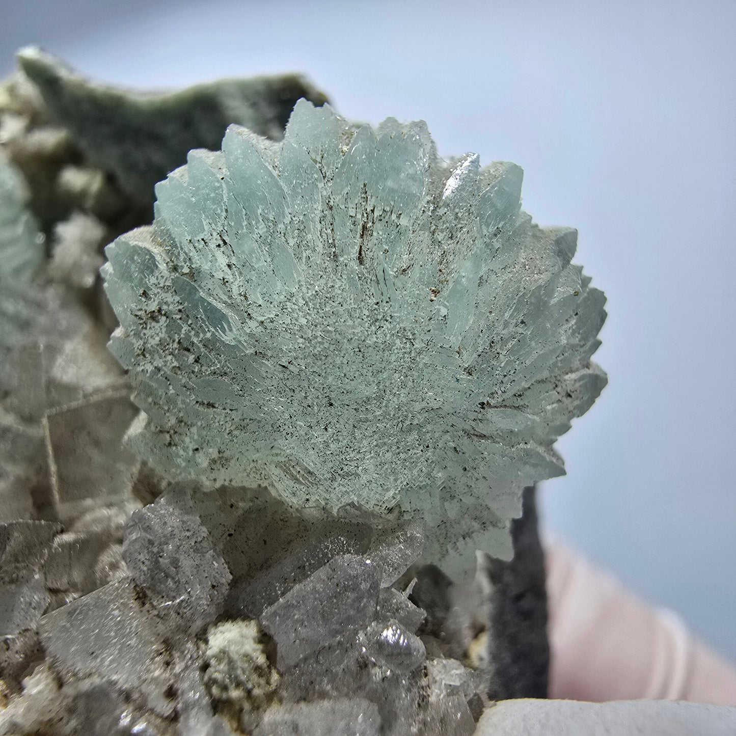 Prehnit Kugel, Calcit Würfel, Quarz auf Matrix Goboboseb, Namibia 76*52*32mm #12741