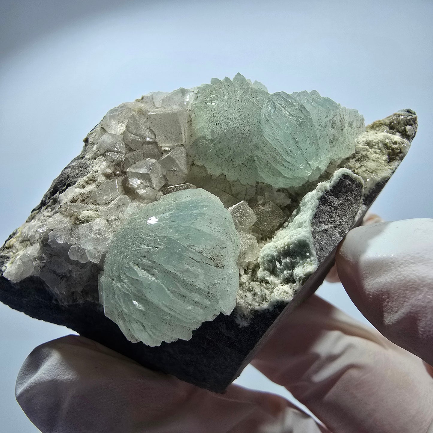 Prehnit Kugel, Calcit Würfel, Quarz auf Matrix Goboboseb, Namibia 76*52*32mm #12741