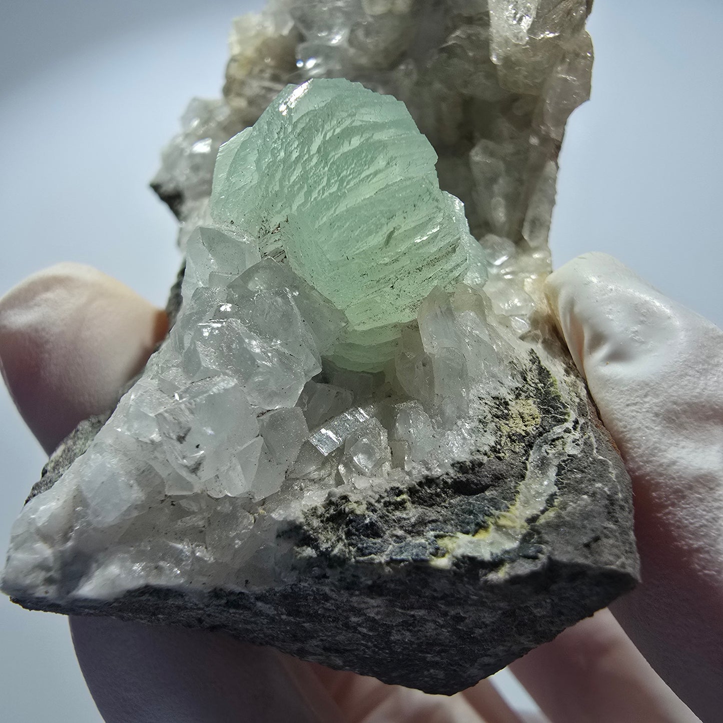 Prehnit Kugel, Calcit Würfel, Quarz auf Matrix Goboboseb, Namibia 74*46*33mm #12742