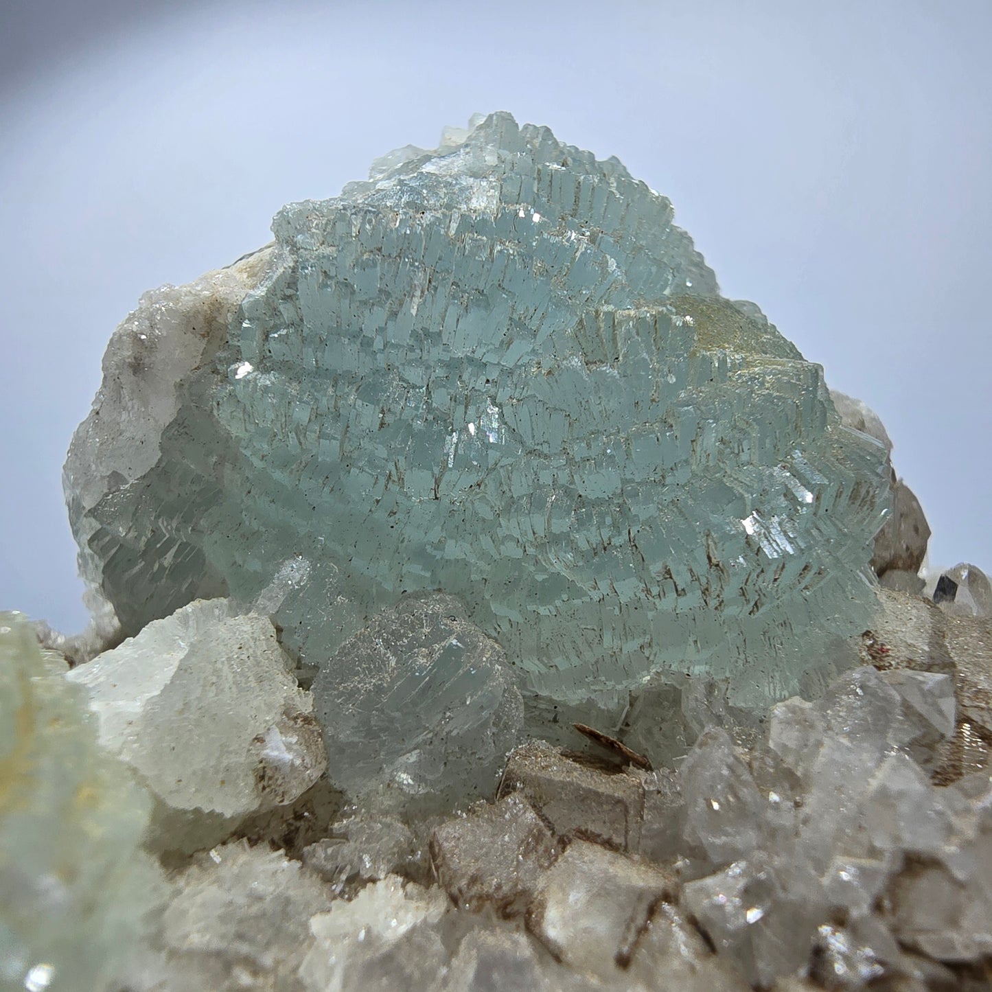 Prehnit Kugel, Calcit Würfel, Quarz auf Matrix Goboboseb, Namibia 68*51*44mm #12744