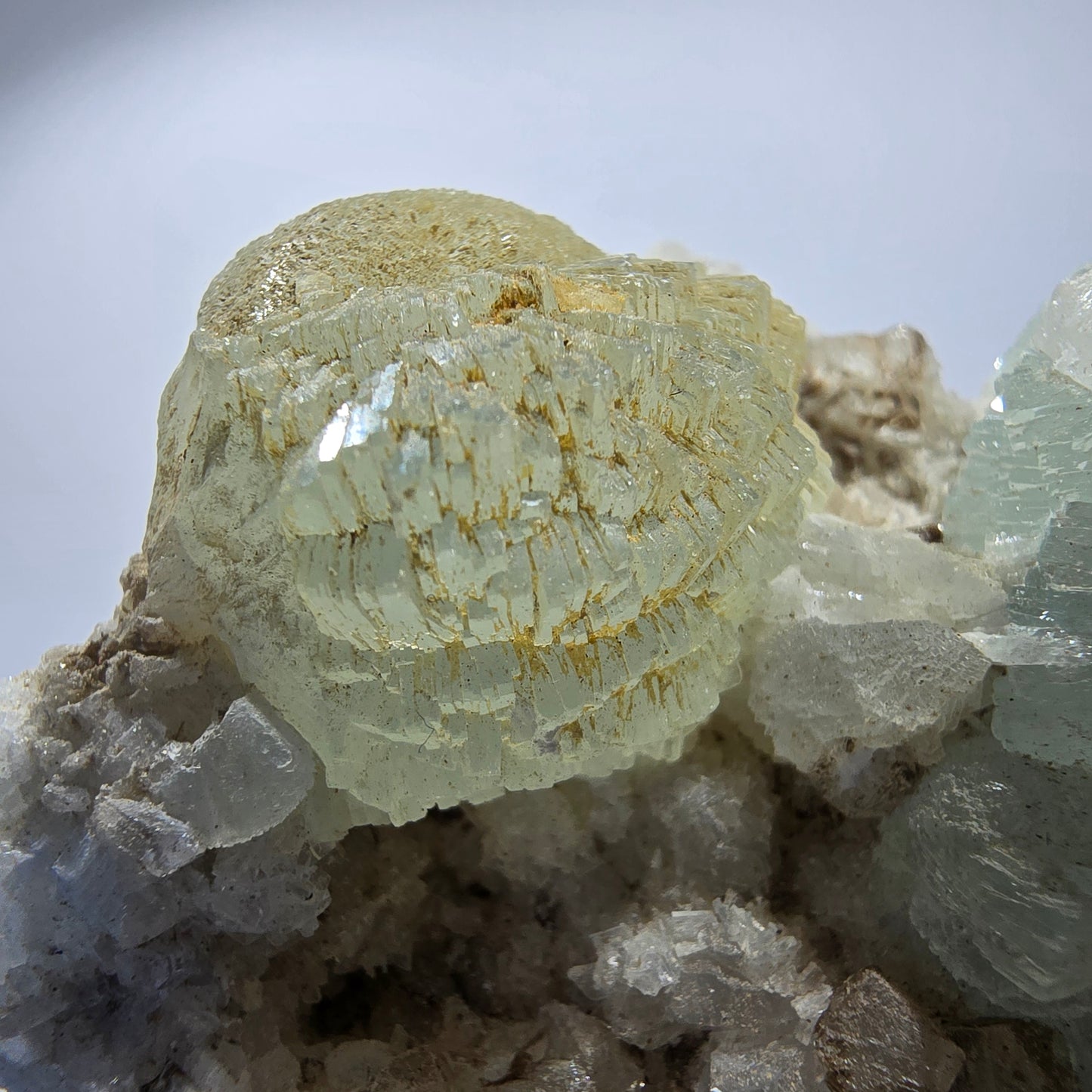 Prehnit Kugel, Calcit Würfel, Quarz auf Matrix Goboboseb, Namibia 68*51*44mm #12744