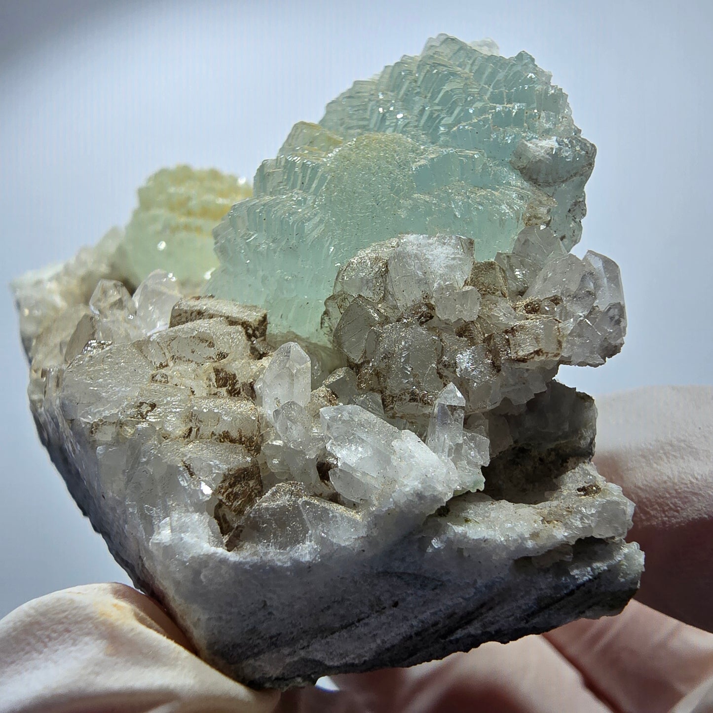 Prehnit Kugel, Calcit Würfel, Quarz auf Matrix Goboboseb, Namibia 68*51*44mm #12744