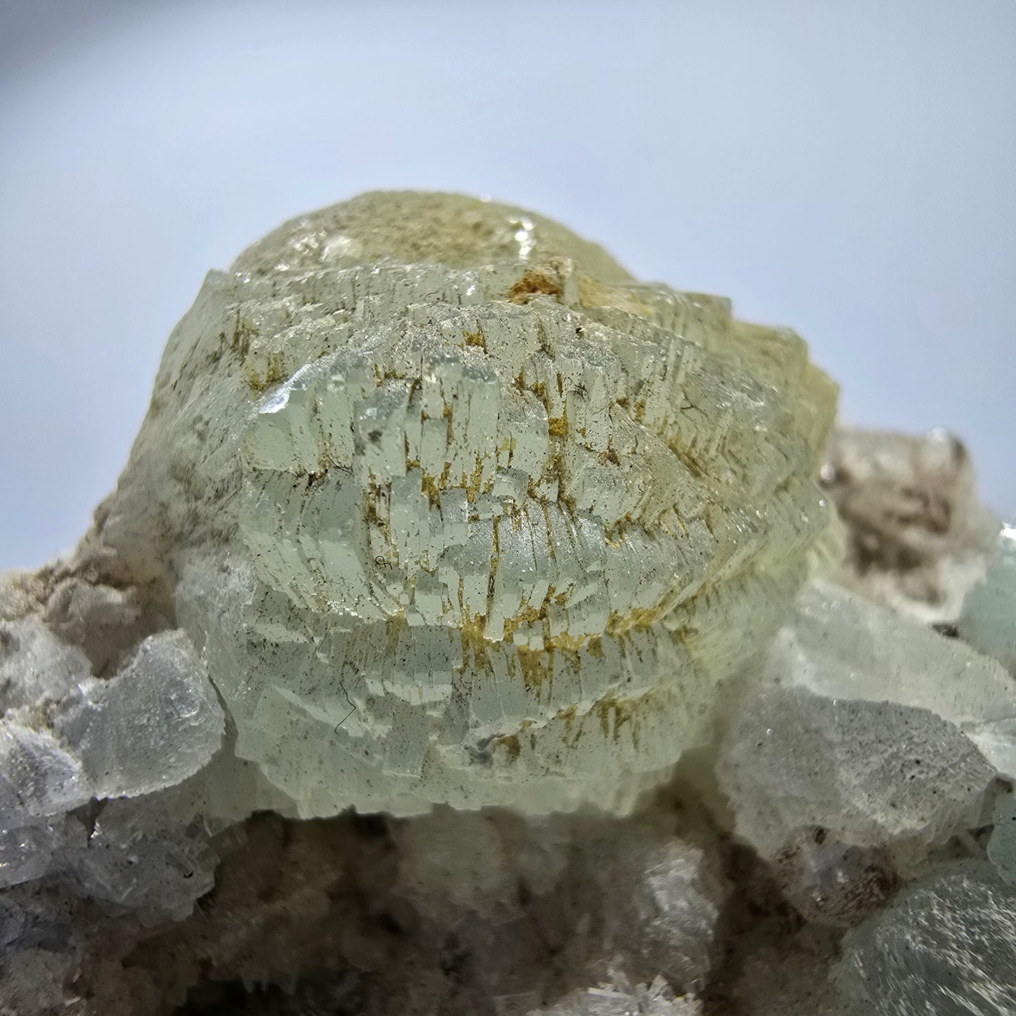 Prehnit Kugel, Calcit Würfel, Quarz auf Matrix Goboboseb, Namibia 68*51*44mm #12744