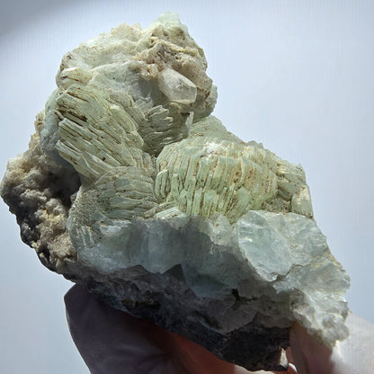 Prehnit Kugel, Quarz Spitzen auf Matrix Stufe Goboboseb, Namibia 72*57*36mm #12745