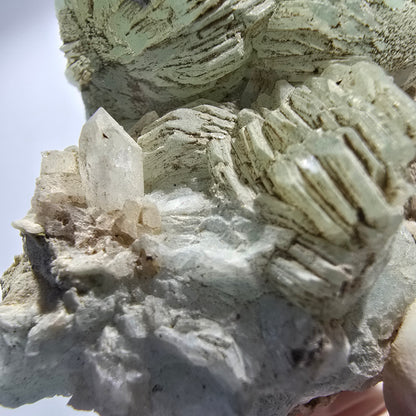 Prehnit Kugel, Quarz Spitzen auf Matrix Stufe Goboboseb, Namibia 72*57*36mm #12745
