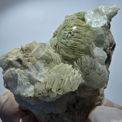Prehnit Kugel, Quarz Spitzen auf Matrix Stufe Goboboseb, Namibia 72*57*36mm #12745