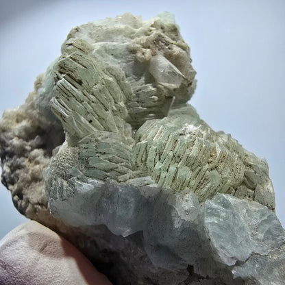 Prehnit Kugel, Quarz Spitzen auf Matrix Stufe Goboboseb, Namibia 72*57*36mm #12745