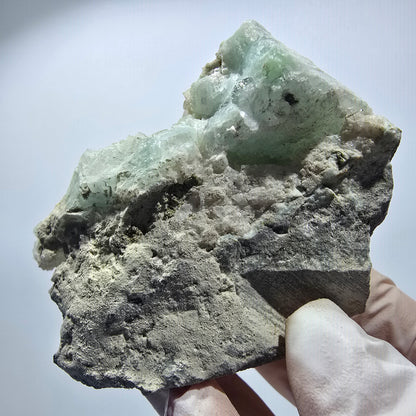 Prehnit Kugel, Quarz Spitzen auf Matrix Stufe Goboboseb, Namibia 72*57*36mm #12745