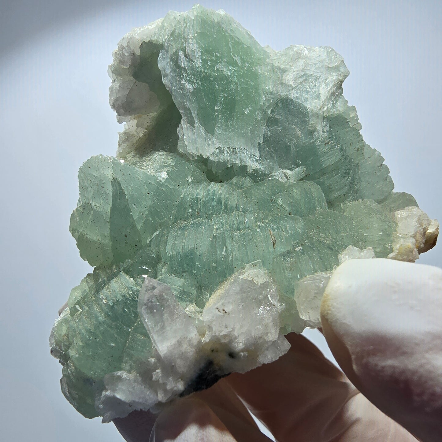 Prehnit Kugel, Quarz Spitzen auf Matrix Stufe Goboboseb, Namibia 66*50*38mm #12746