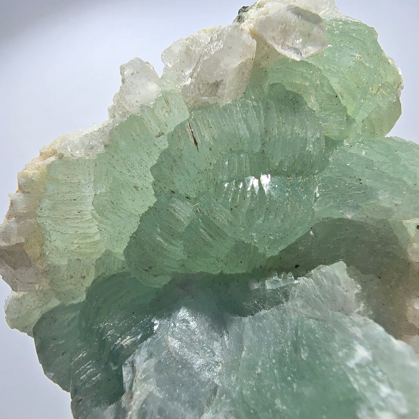 Prehnit Kugel, Quarz Spitzen auf Matrix Stufe Goboboseb, Namibia 66*50*38mm #12746