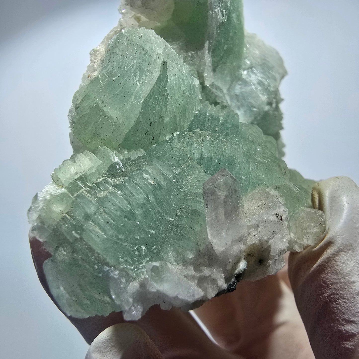Prehnit Kugel, Quarz Spitzen auf Matrix Stufe Goboboseb, Namibia 66*50*38mm #12746