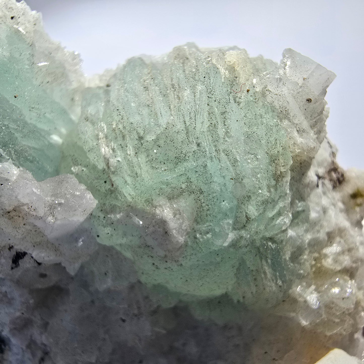 Prehnit Kugel, Calcit Würfel, Quarz auf Matrix Goboboseb, Namibia 88*51*28mm #12747