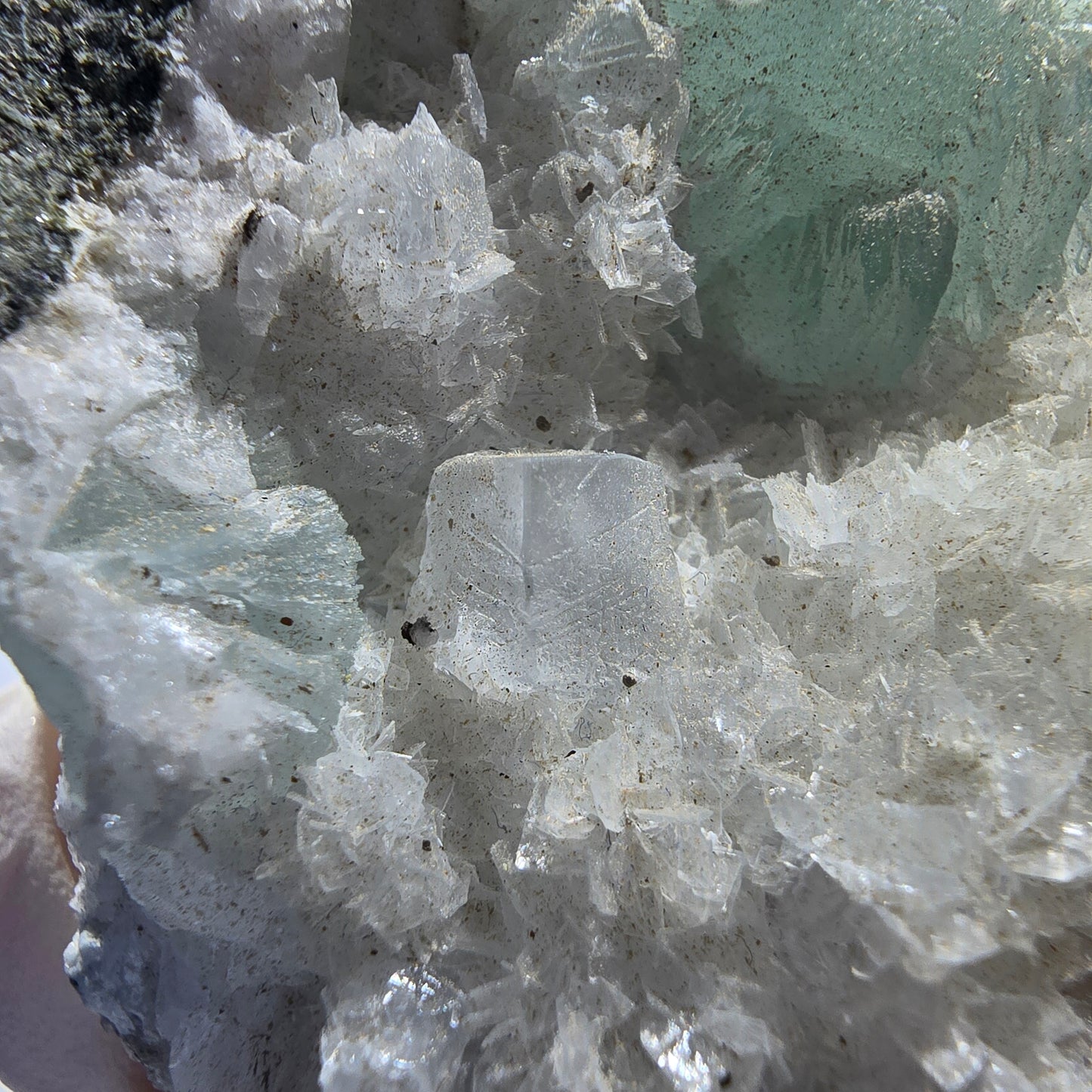 Prehnit Kugel, Calcit Würfel, Quarz auf Matrix Goboboseb, Namibia 88*51*28mm #12747