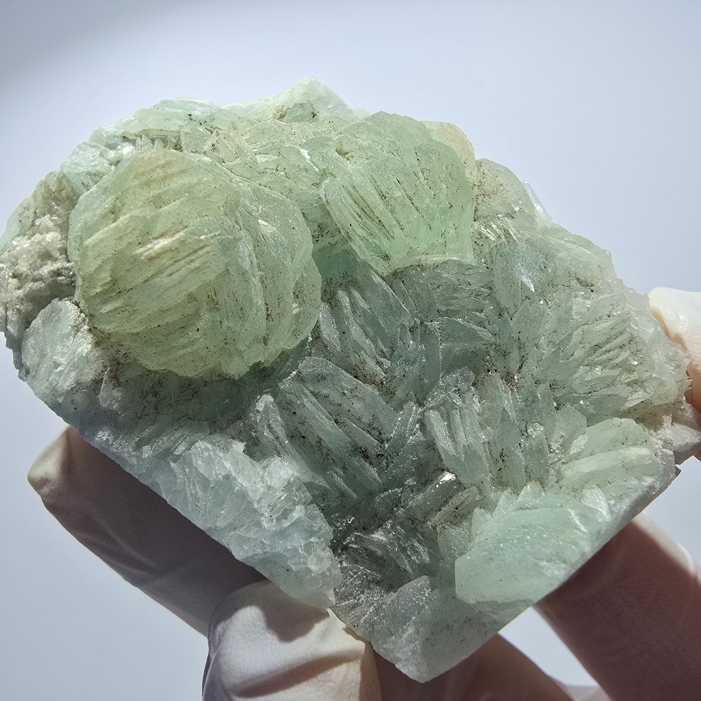 Prehnit Kugel, Quarz Spitzen auf Matrix Stufe Goboboseb, Namibia 70*47*36mm #12748