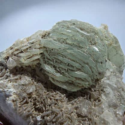 Prehnit Kugel, Calcit Würfel, Quarz auf Matrix Goboboseb, Namibia 46*43*20mm #12752