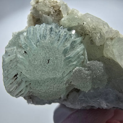 Prehnit Kugel, Quarz auf Matrix Stufe Goboboseb, Namibia 54*35*23mm #12761