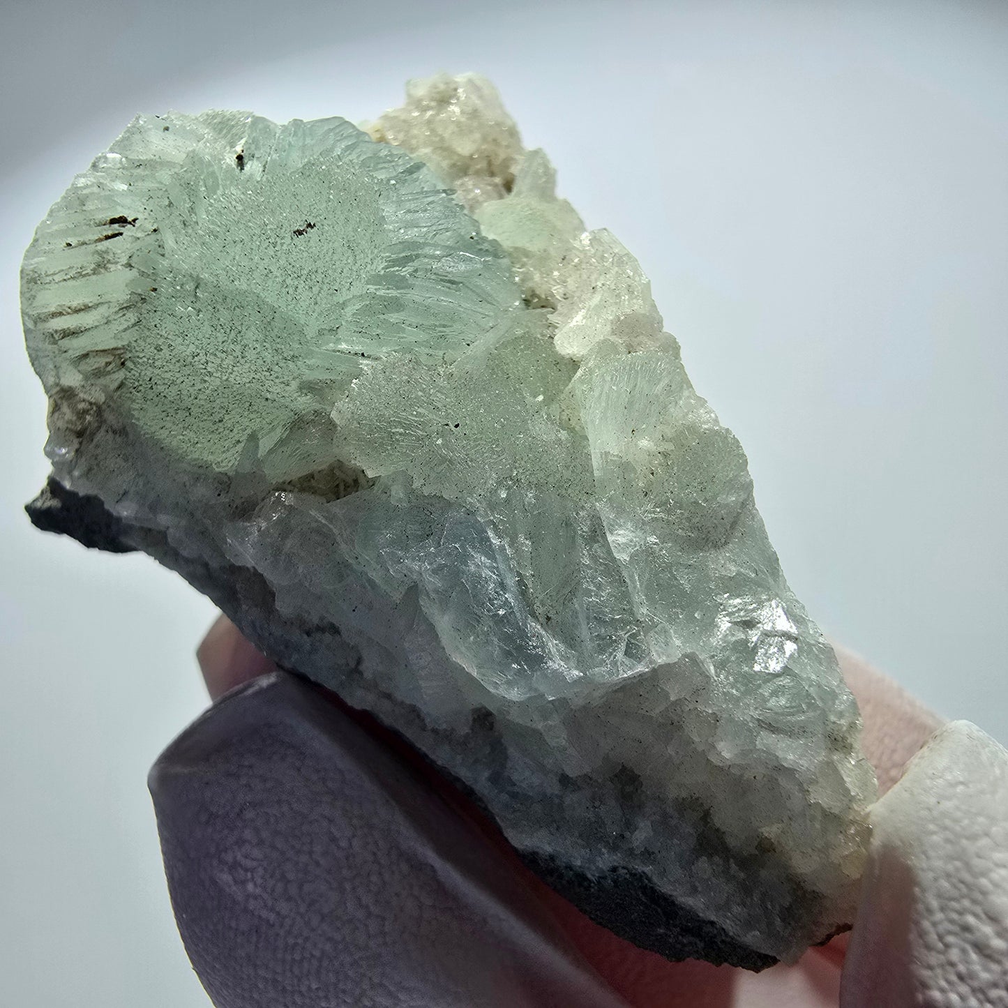 Prehnit Kugel, Quarz auf Matrix Stufe Goboboseb, Namibia 54*35*23mm #12761