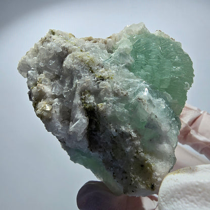 Sphère de Prehnite, Cube de Calcite, Quartz sur Matrice Goboboseb, Namibie 67*42*52mm #12763