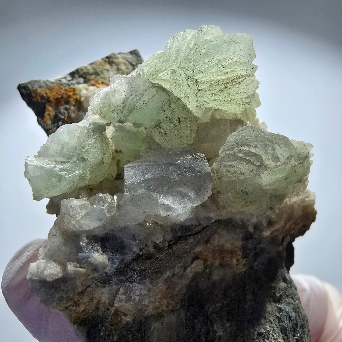 Prehnit Kugel, Calcit Würfel, Quarz auf Matrix Goboboseb, Namibia 74*41*35mm #12765