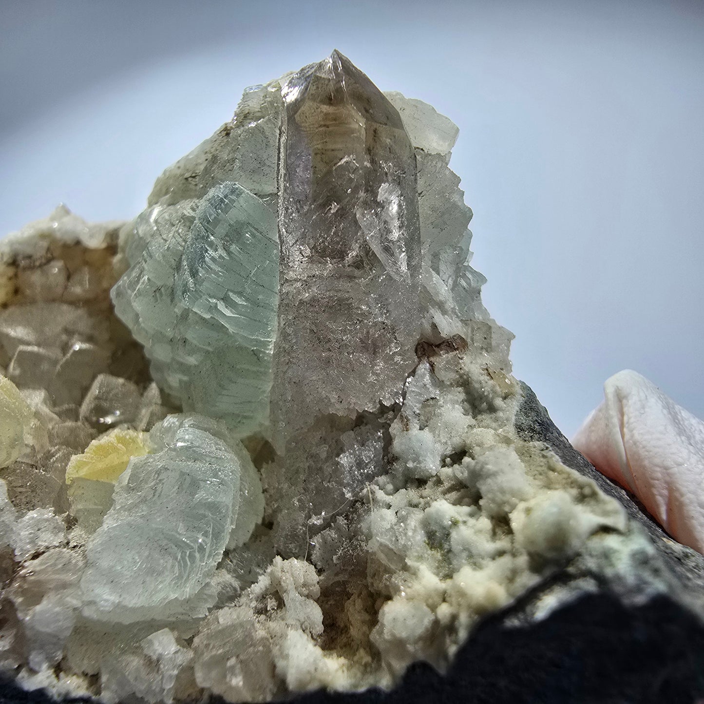 Prehnit Kugel, Calcit Würfel, Enhydro Quarz auf Matrix Goboboseb, Namibia 76*43*32mm #12766