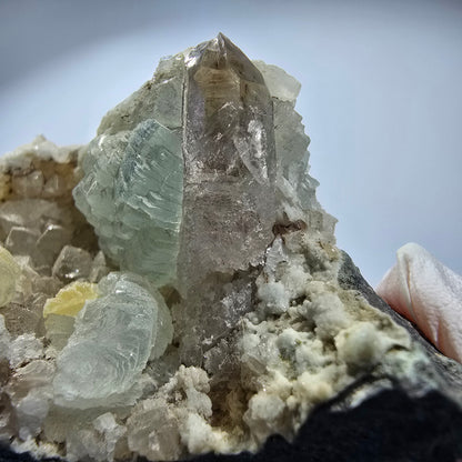 Prehnit Kugel, Calcit Würfel, Enhydro Quarz auf Matrix Goboboseb, Namibia 76*43*32mm #12766
