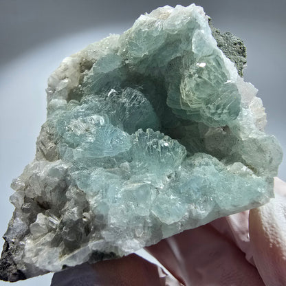 Sphère de préhnite, cube de calcite, quartz sur matrice Goboboseb, Namibie 48*47*30mm #12770