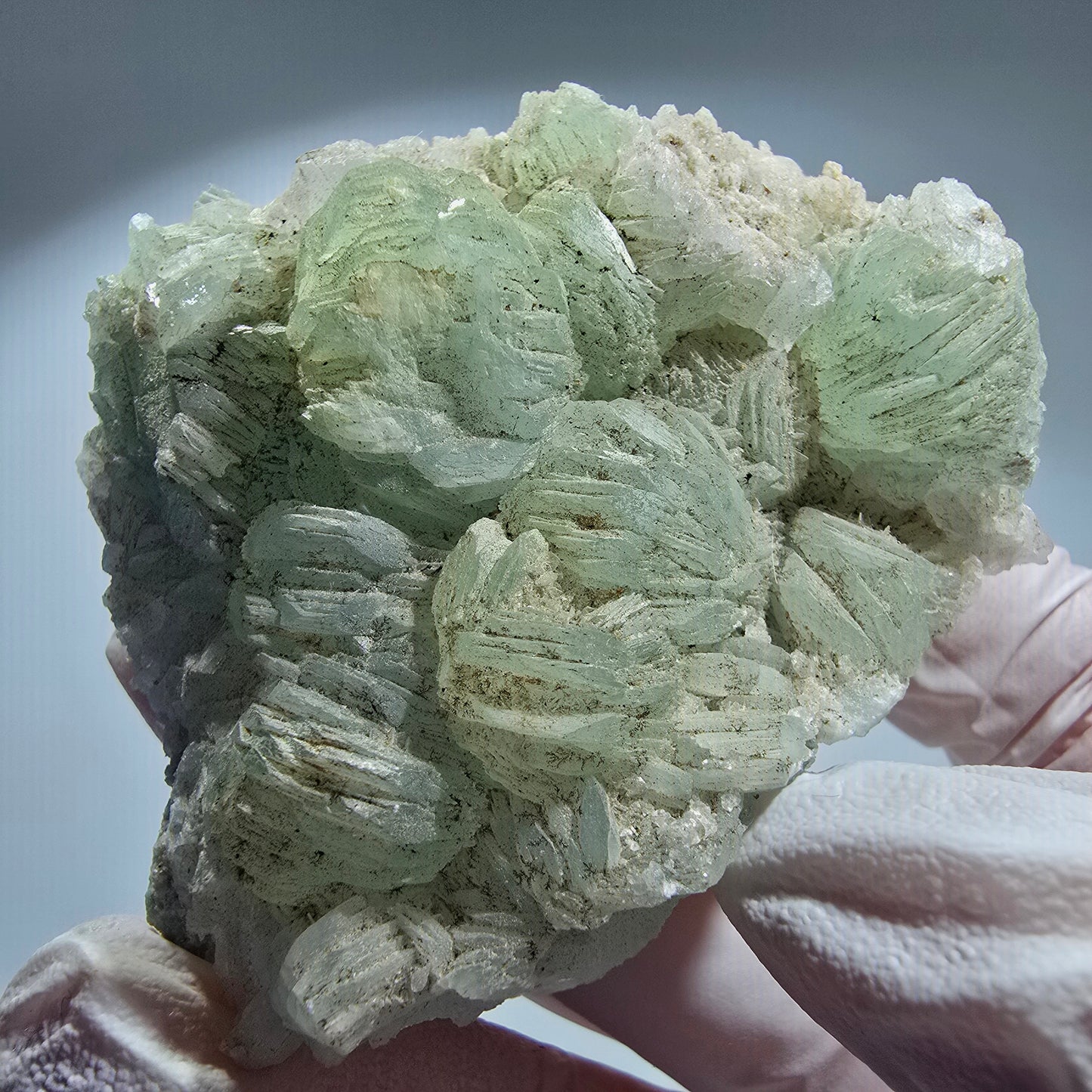Sphère de Prénite, cube de Calcite, Quartz sur matrice Goboboseb, Namibie 62*52*20mm #12771