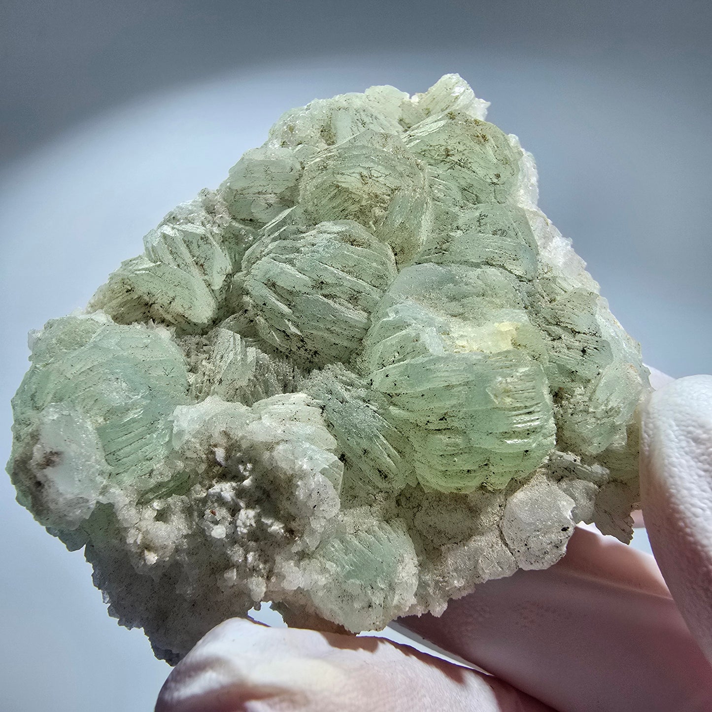 Sphère de Prénite, cube de Calcite, Quartz sur matrice Goboboseb, Namibie 62*52*20mm #12771