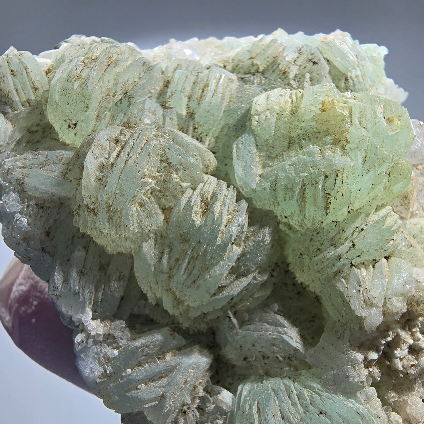 Sphère de Prénite, cube de Calcite, Quartz sur matrice Goboboseb, Namibie 62*52*20mm #12771