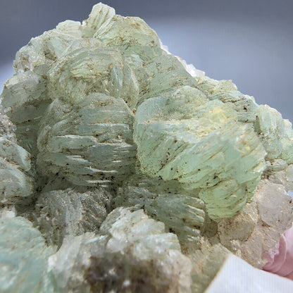 Sphère de Prénite, cube de Calcite, Quartz sur matrice Goboboseb, Namibie 62*52*20mm #12771
