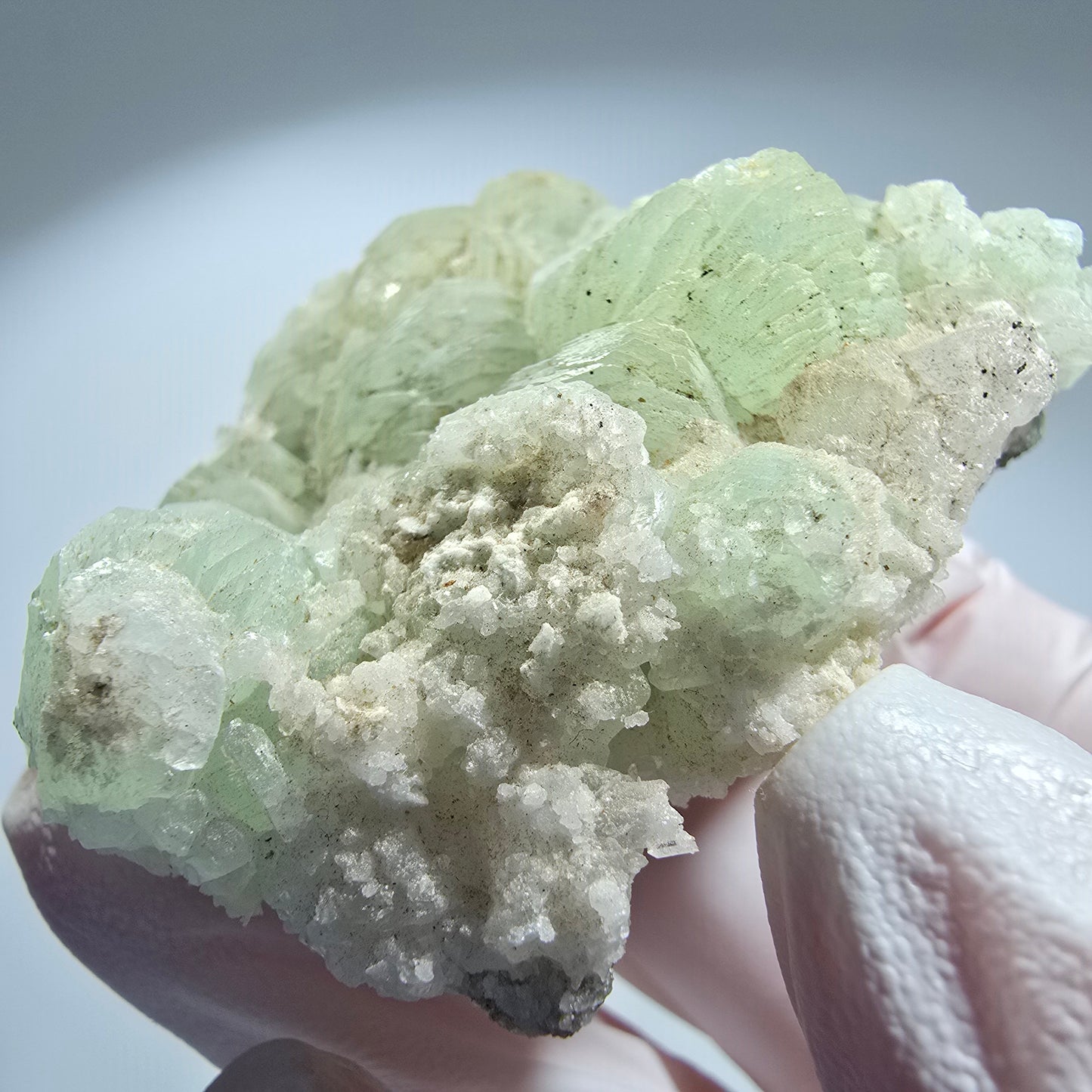 Sphère de Prénite, cube de Calcite, Quartz sur matrice Goboboseb, Namibie 62*52*20mm #12771