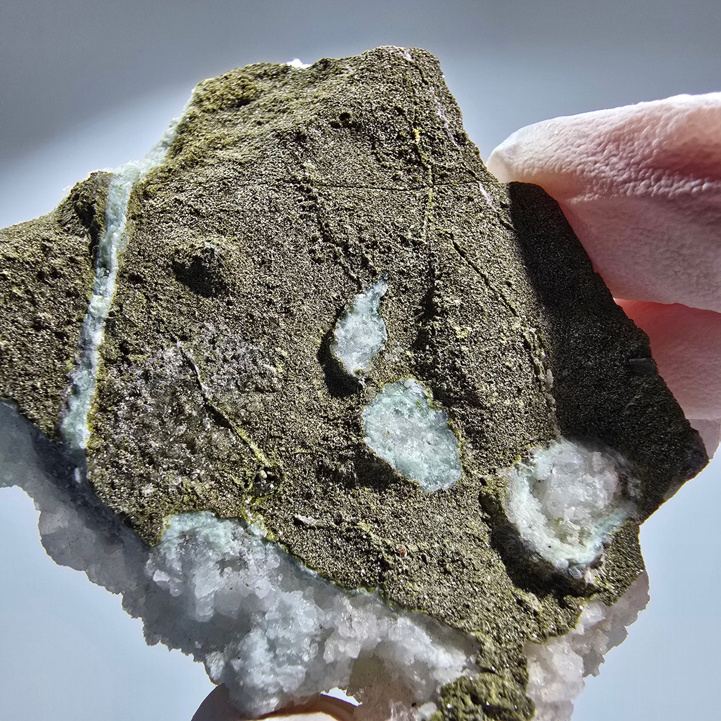 Sphère de Prénite, cube de Calcite, Quartz sur matrice Goboboseb, Namibie 62*52*20mm #12771