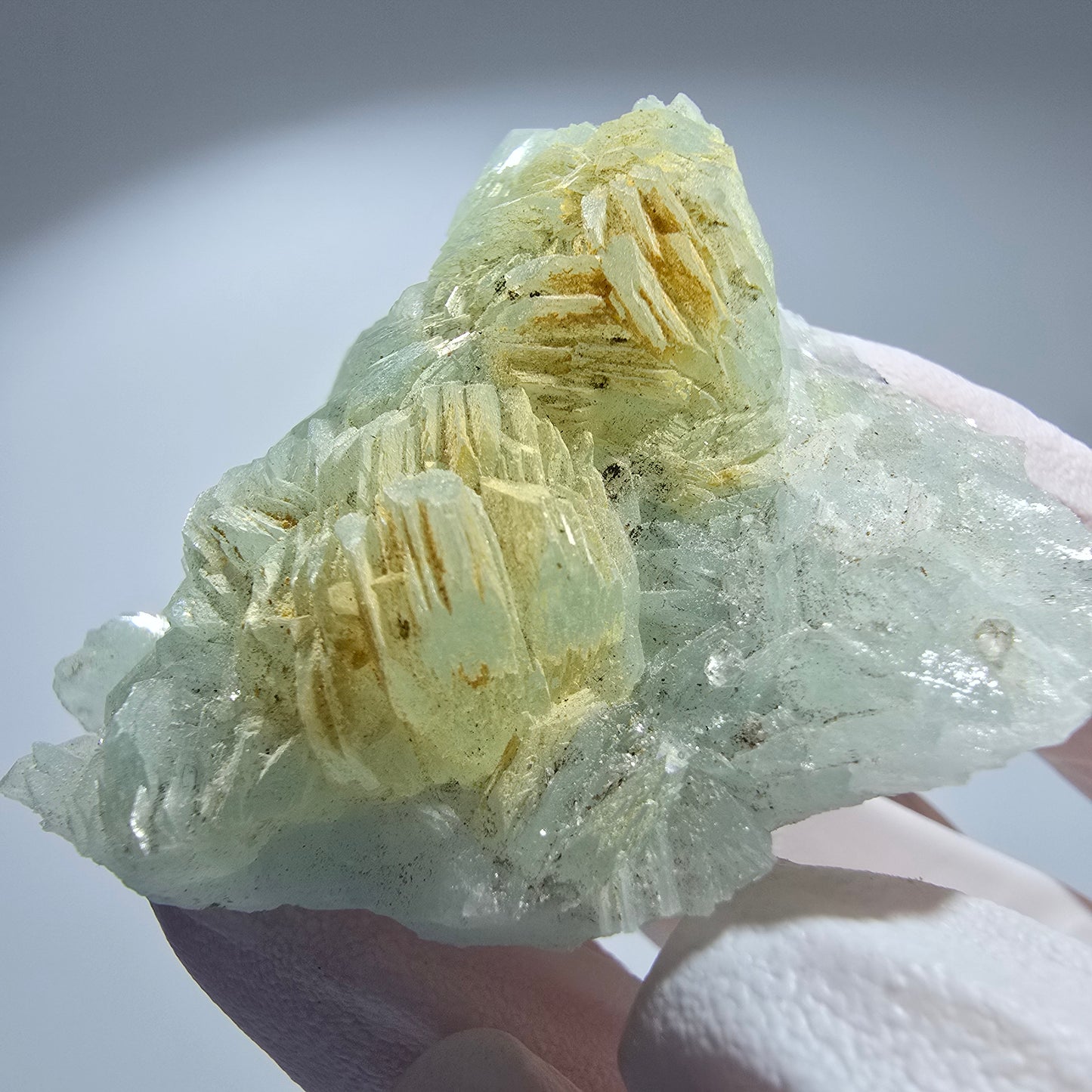 Prehnit Kugel, Epidot auf Matrix - alter Fund Goboboseb, Namibia 59*52*23mm #12772