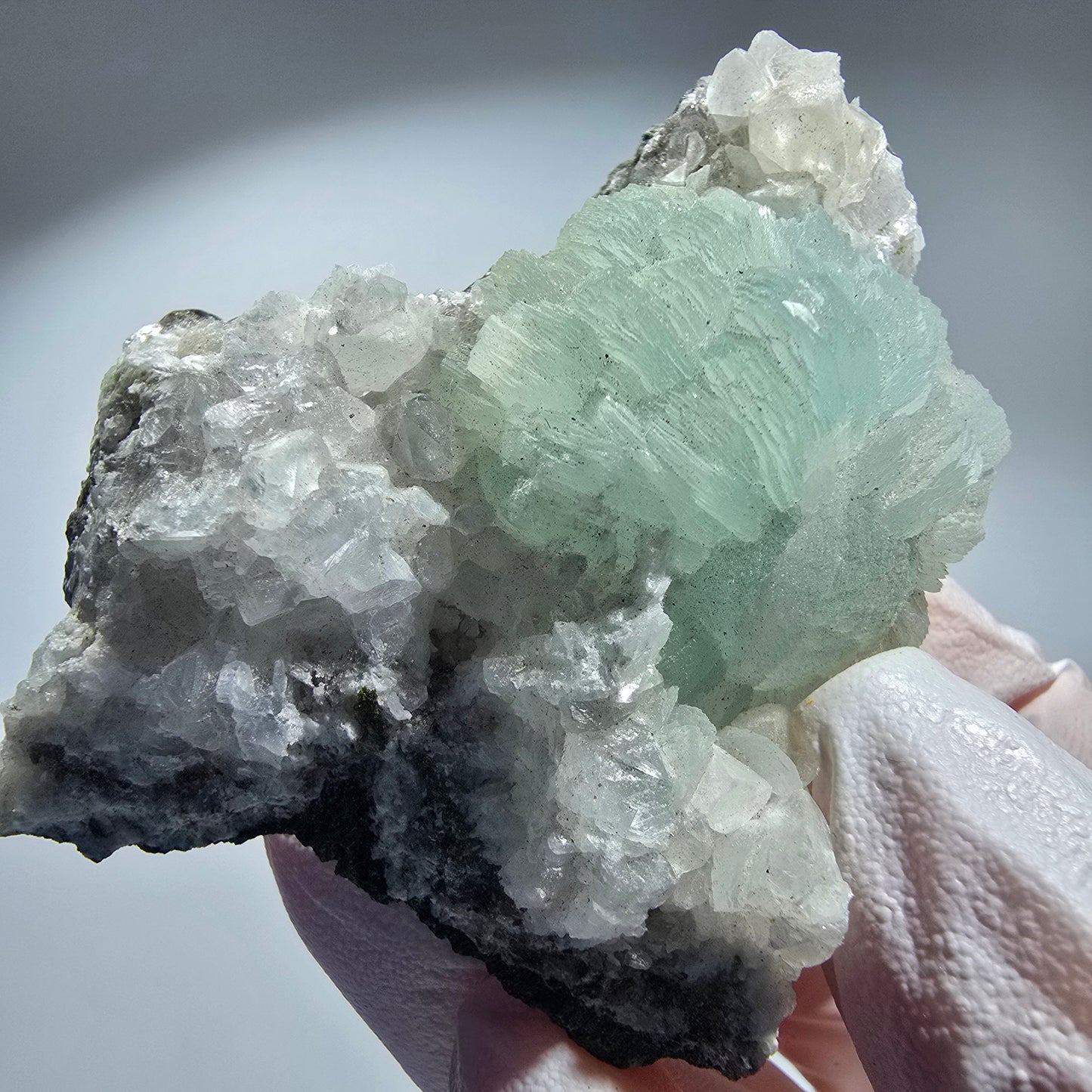 Prehnit Kugel, Calcit Würfel, Quarz auf Matrix Goboboseb, Namibia 62*47*24mm #12773