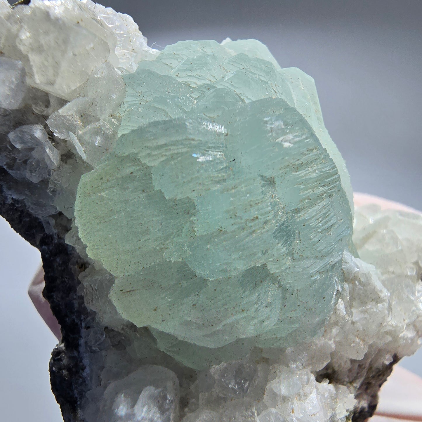 Prehnit Kugel, Calcit Würfel, Quarz auf Matrix Goboboseb, Namibia 62*47*24mm #12773