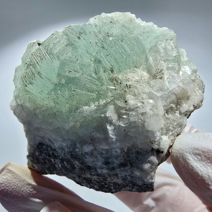 Prehnit Kugel, Quarz auf Matrix Stufe Goboboseb, Namibia 67*39*35mm #12776