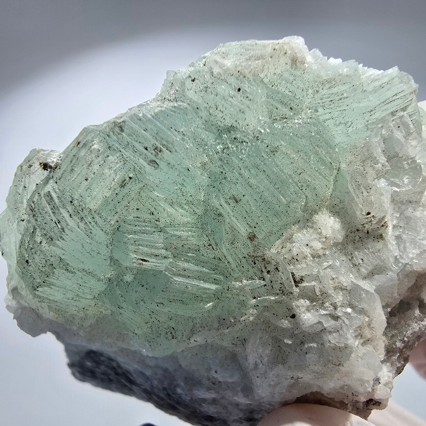 Prehnit Kugel, Quarz auf Matrix Stufe Goboboseb, Namibia 67*39*35mm #12776