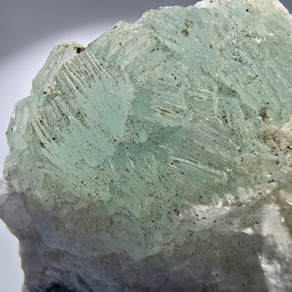Prehnit Kugel, Quarz auf Matrix Stufe Goboboseb, Namibia 67*39*35mm #12776