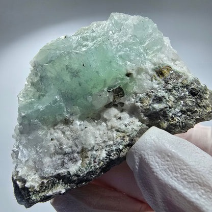 Prehnit Kugel, Quarz auf Matrix Stufe Goboboseb, Namibia 67*39*35mm #12776