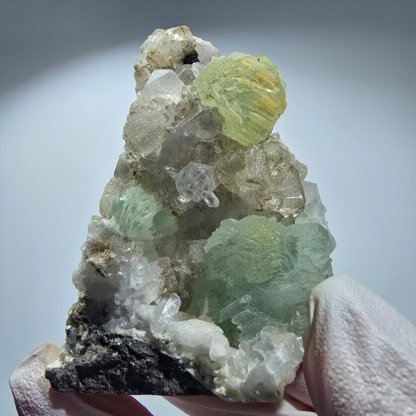 Prehnit Kugel, Calcit Würfel, Quarz auf Matrix Goboboseb, Namibia 63*57*32mm #12777