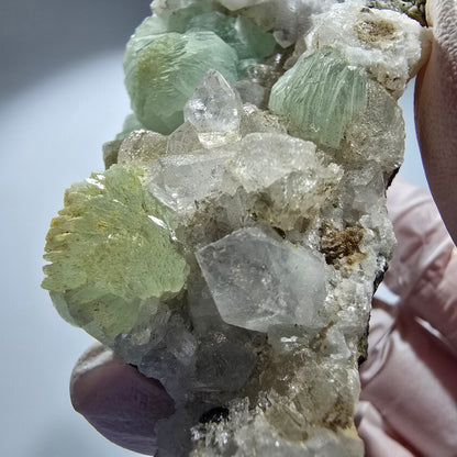 Prehnit Kugel, Calcit Würfel, Quarz auf Matrix Goboboseb, Namibia 63*57*32mm #12777