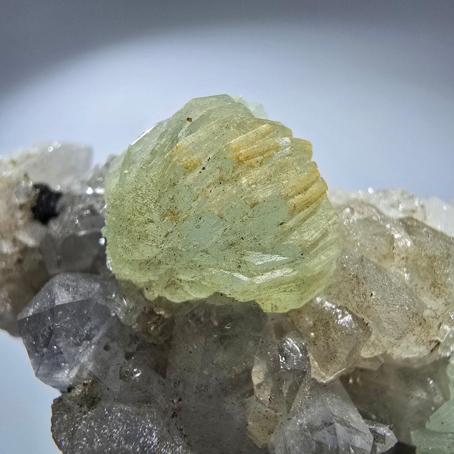 Prehnit Kugel, Calcit Würfel, Quarz auf Matrix Goboboseb, Namibia 63*57*32mm #12777