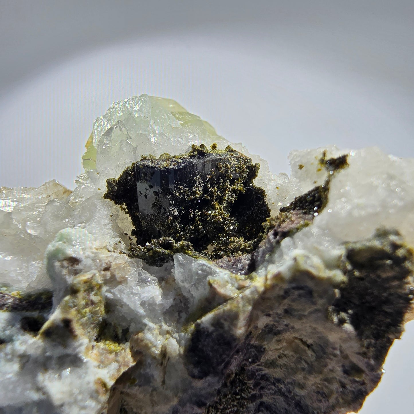 Prehnit Kugel, Calcit Würfel, Quarz auf Matrix Goboboseb, Namibia 63*57*32mm #12777