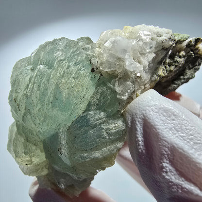 Prehnit Kugel, Calcit, Quarz auf Matrix Goboboseb, Namibia 67*38*38mm #12778